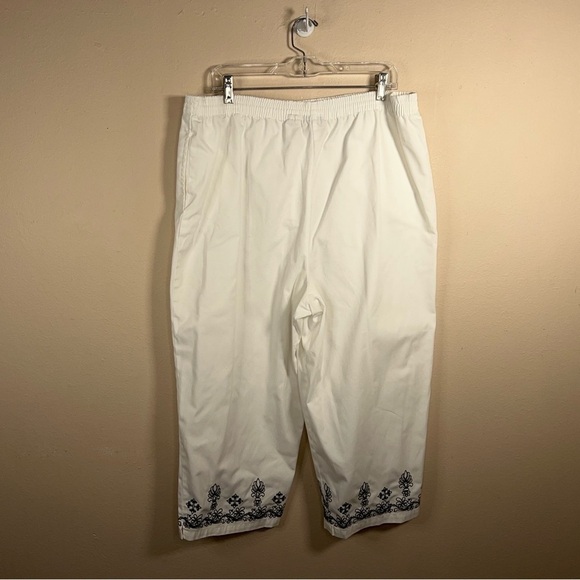 VINTAGE STUDIO WORKS WHITE BLACK EMBROIDERED CAPRI PANTS PULL ON - Picture 4 of 10